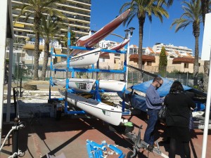 Preparando los kayaks